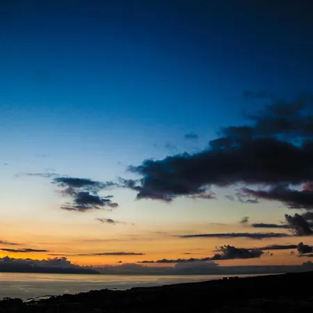 Rooftop With Ocean View And Heated Pool アデヘ